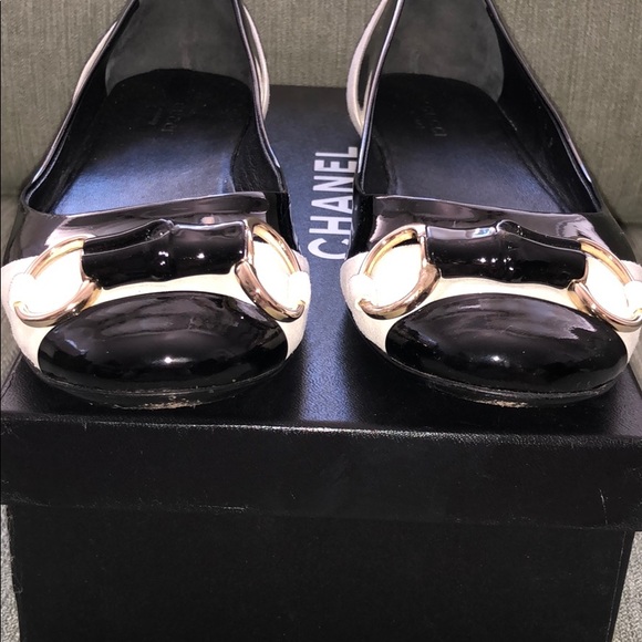 CHANEL suede and patent leather flats - Picture 8 of 11